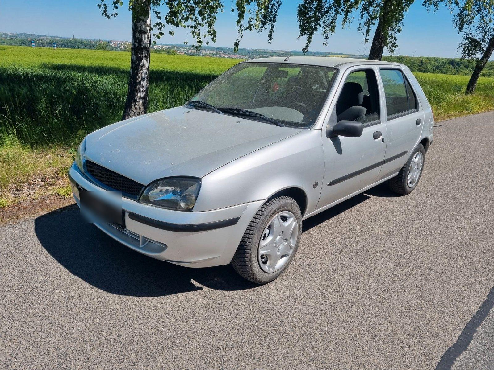 Abbildung des Autos Mazda 121 1.3 Comfor. TÜ…