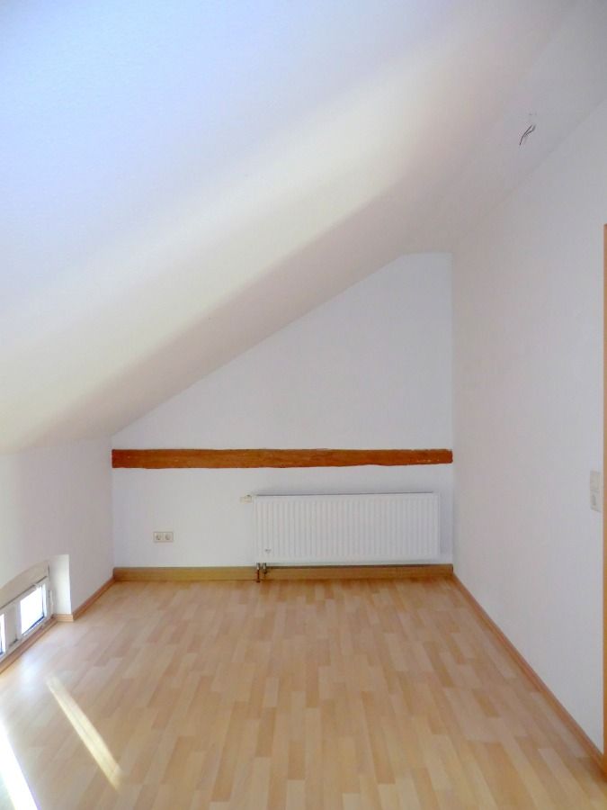 Dachgeschosswohnung mit extra großem zentralen Wohnraum in Merseburg