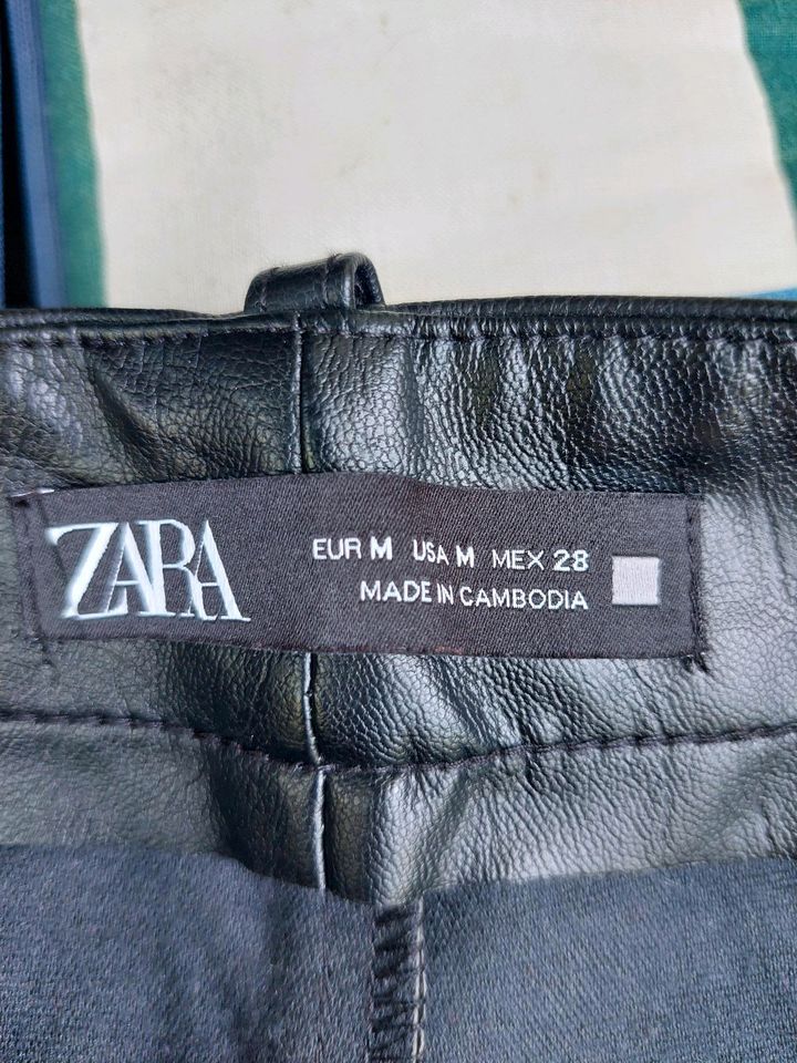 Zara Lederimitat Culotte Gr.M Schwarz Top Zustand  !!! in Berlin