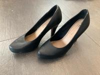 Tamaris Gr. 39 Schuhe neu schwarz High Heels Pumps Baden-Württemberg - Kaisersbach Vorschau