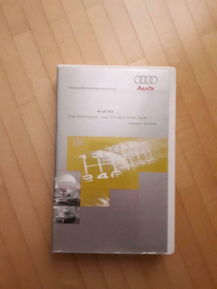 Audi A3 8L VHS-Videokassette in Hohenlinden