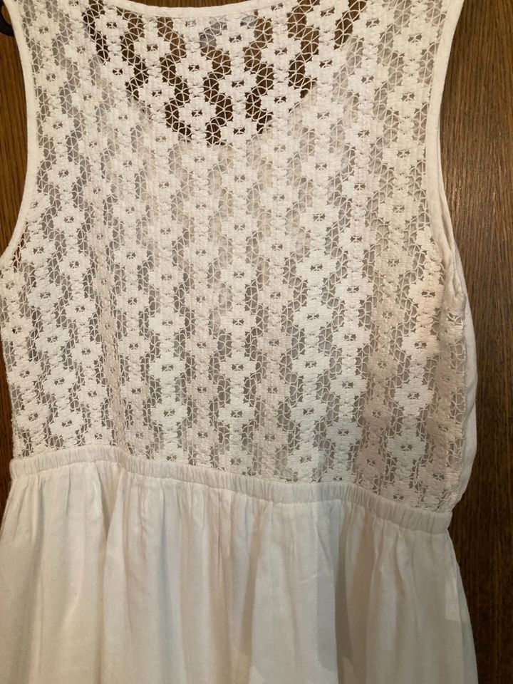 Weißes Sommerkleid mit Spitze in Gr. 40 in Düsseldorf