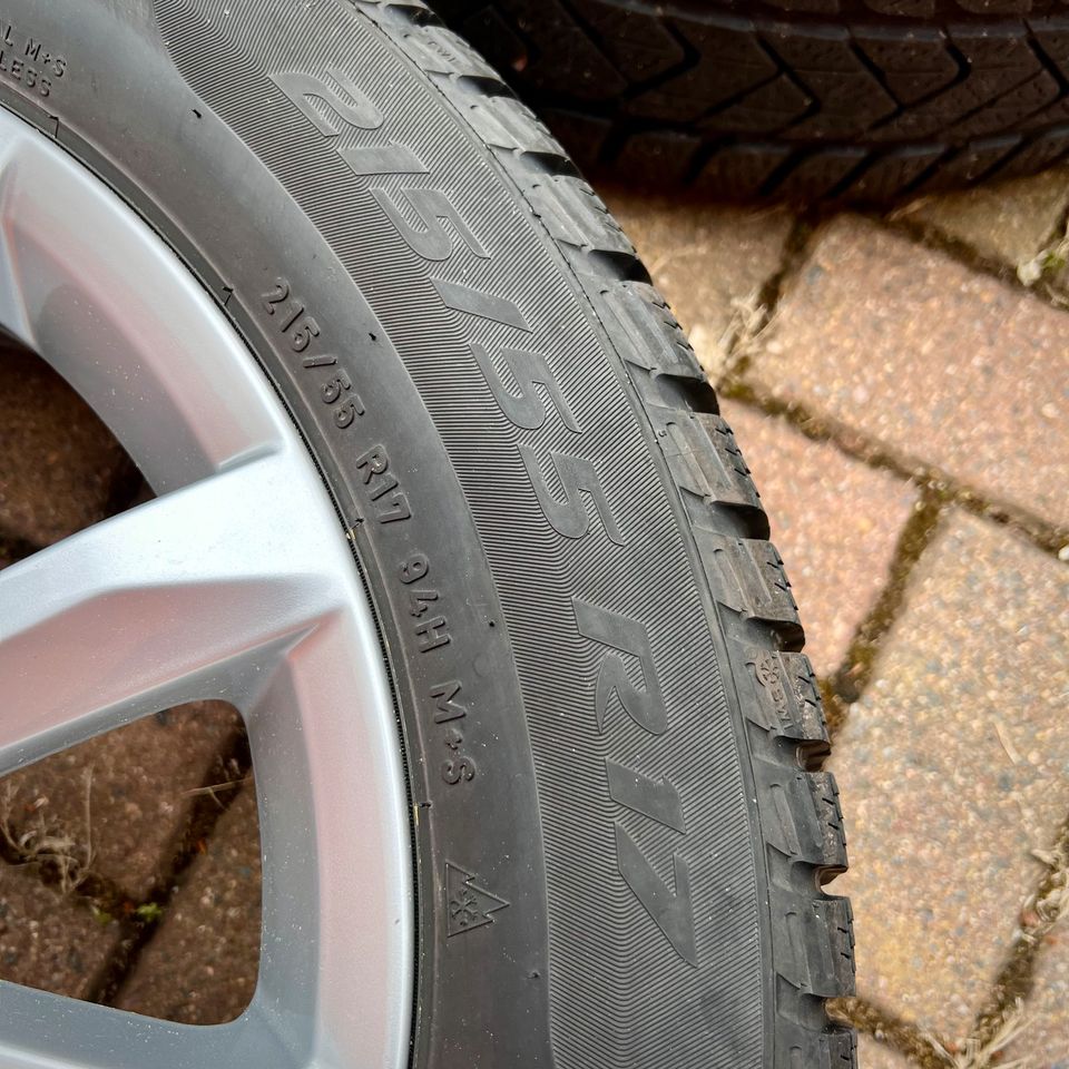 VW Helsinki 17 Zoll Winterreifen Winterräder Pirelli in Bernburg (Saale)