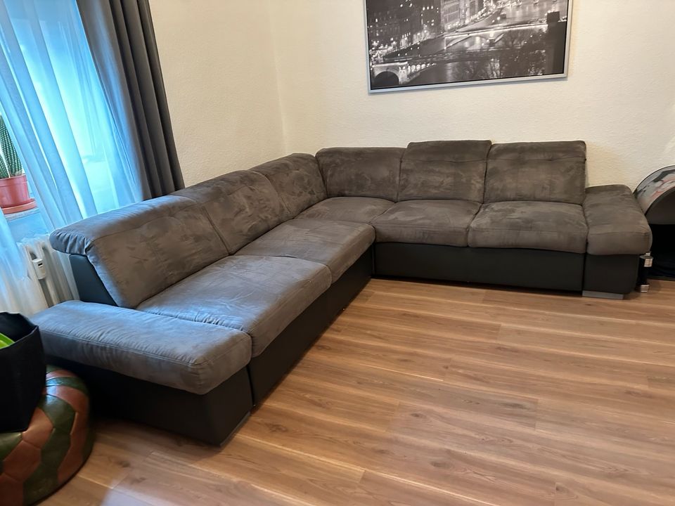 Verkaufe ein Sofa in Duisburg