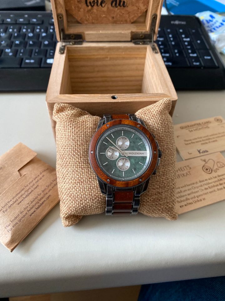 Holzkern Uhr Merlin Limited Edition in Leinach