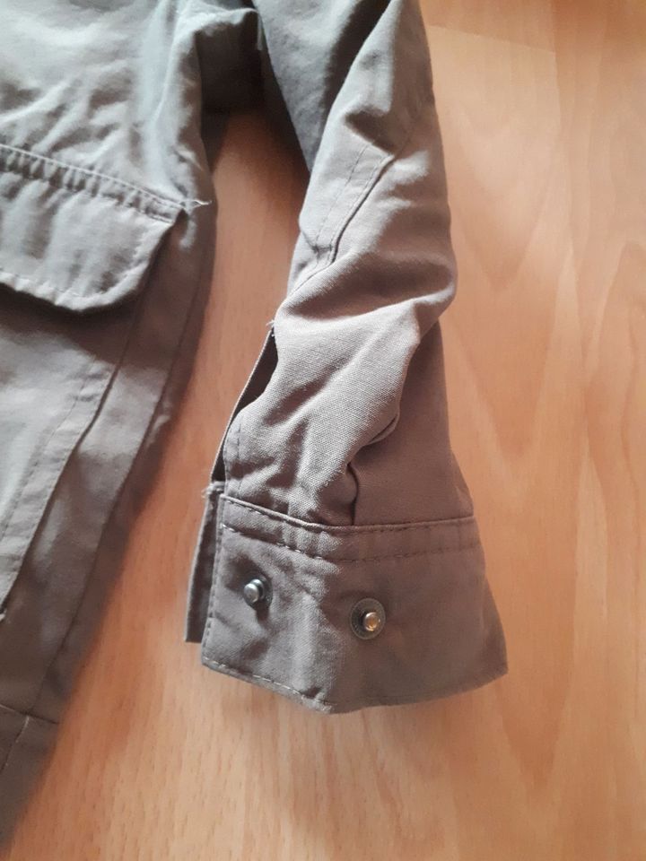 braune Übergangsjacke mit abnehmbarer Kapuze Gr. 116 in Berlin