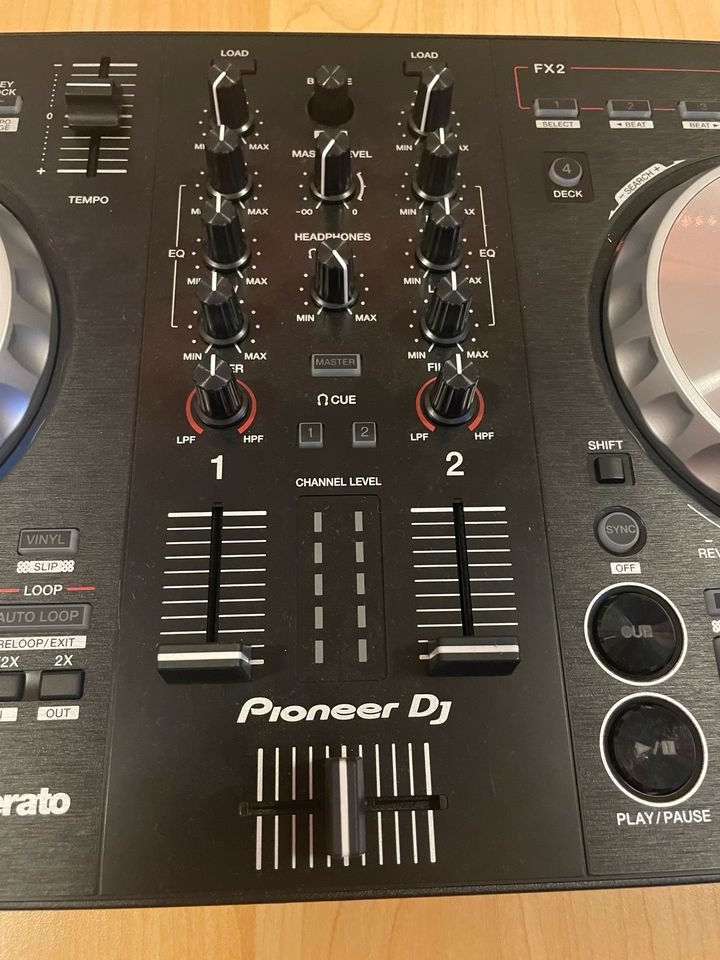 Pioneer DDJ SB3 DJ Controller in Karben