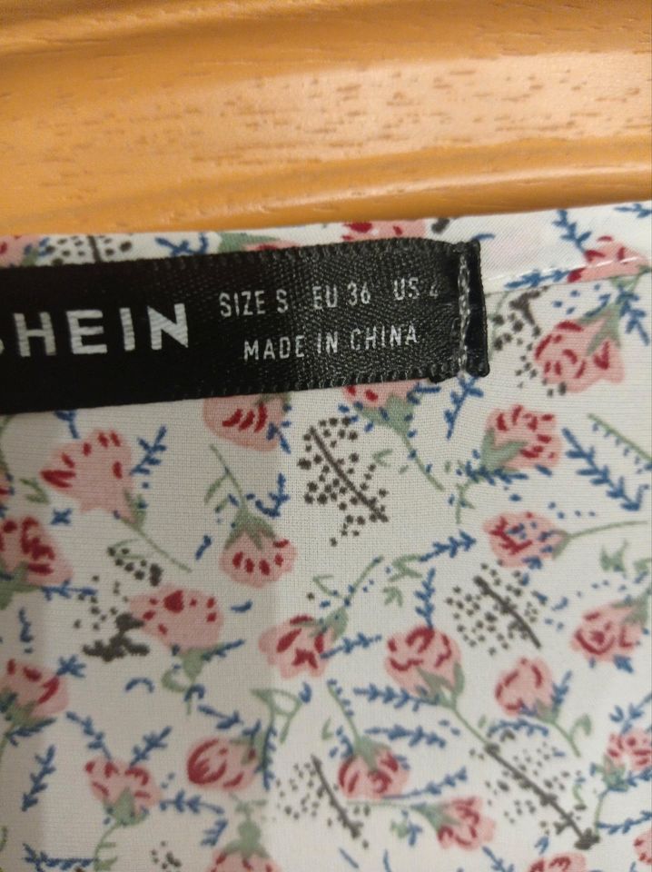 Tunika/Shirt mit Rosen von SHEIN Größe S in Nauen