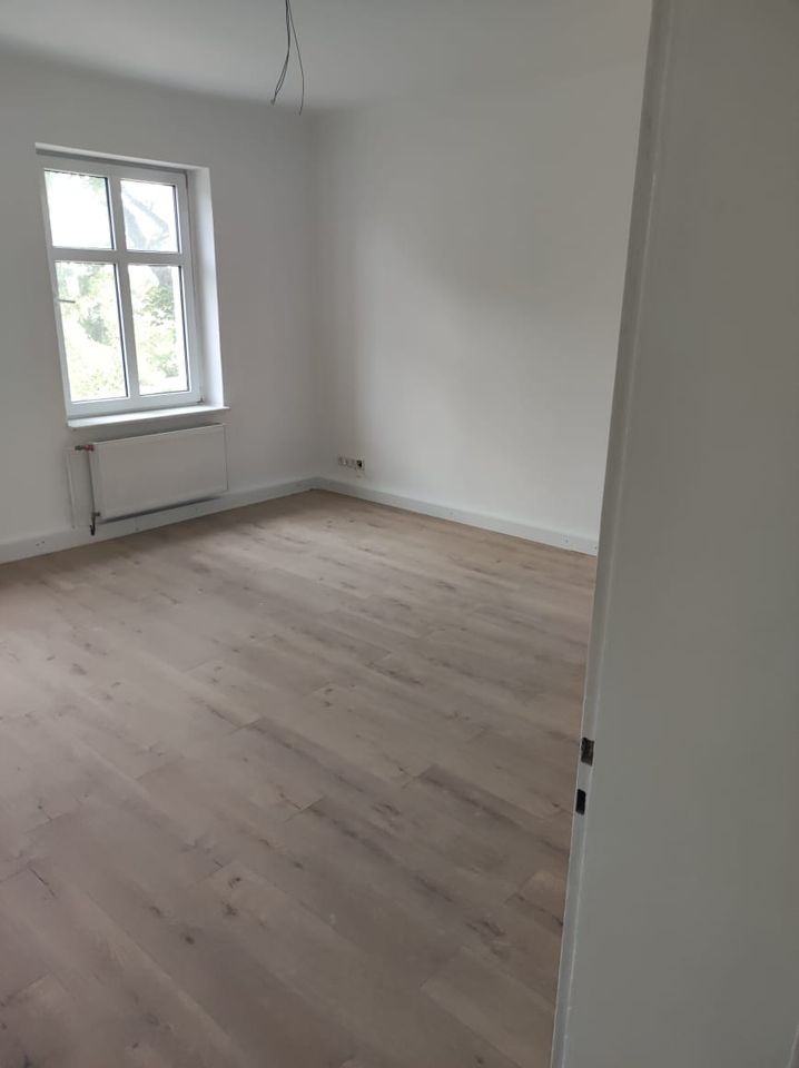 Schöne günstige 3 Zi-Wohnung mit großem Balkon! Erstbezug nach Sanierung!!!! in Dessau-Roßlau