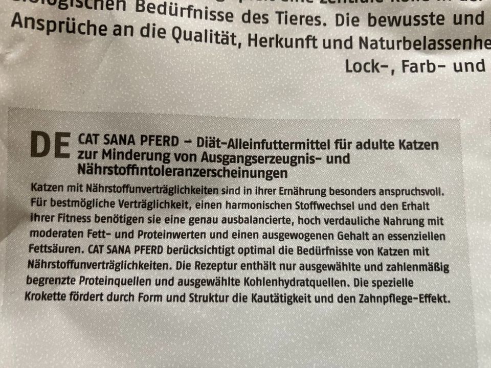 Verschiedenes Katzenfutter Nassfutter Trockenfutter in Pinneberg