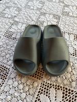 Yeezy Slide Herren Schuhe , Badeschuhe Gr.40-40,5 Bayern - Ichenhausen Vorschau