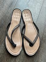 Flip Flops Gr.40 geflochten Silber grau schwarz Glitzer Schleswig-Holstein - Altenholz Vorschau