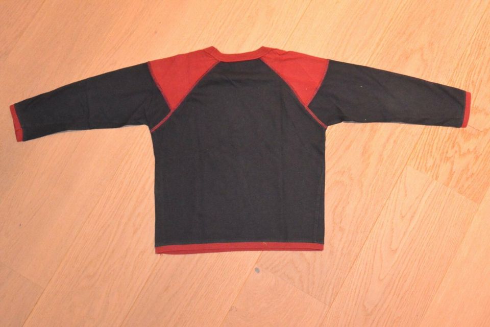 Jungen Langarmshirt dunkelblau/dunkelrot Größe 104/110 von Esprit in Warthausen