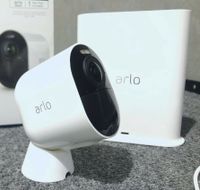 ARLO Ultra Kamera mit 2 Akkus & Ladegeräte + Solarpanel Berlin - Neukölln Vorschau