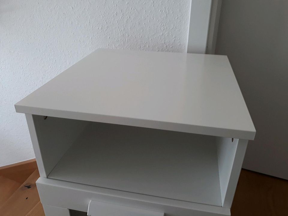 Brimnes Ikea Ablagetisch Nachttisch weiß Schrank Schublade in Karben