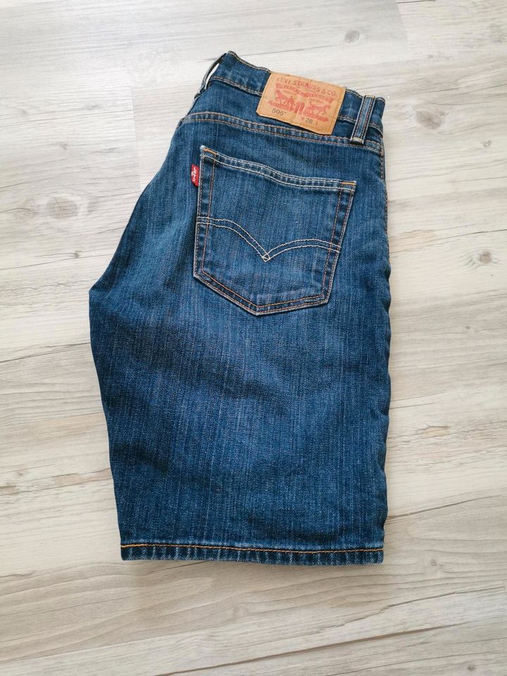 Jeans kurz Short Levi Strauss W28 blau in Remse