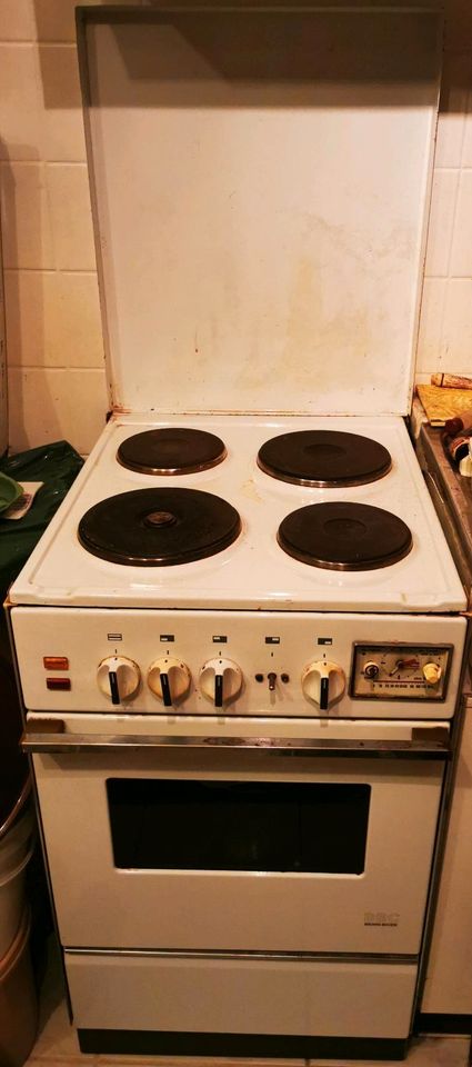 Elektrischer Retro Backofen/Backröhre mit Herdplatten antik HEUTE in Zell am Main