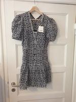 Wunderschönes Kleid aus Lochspitze von Sandro Paris in Größe 36 Bremen - Schwachhausen Vorschau