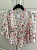 ♥H&M Blütentraum Bluse mit V-Ausschnitt creme Gr. M❤️Neu❤️ Nordrhein-Westfalen - Hilden Vorschau