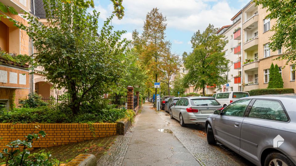 Großzügige Altbauwohnung mit 4 Zimmern und Loggia im Herzen von Friedenau in Berlin