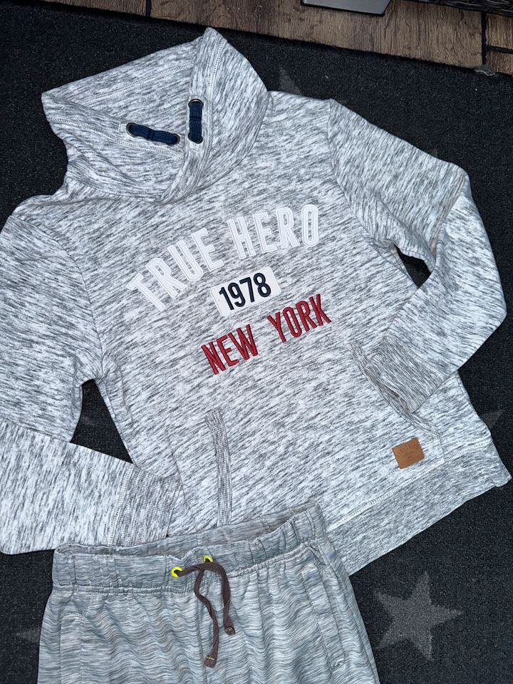 H&M Sweatshirt grau in 122-128 & Topolino Jogginghose 122 in Kalt