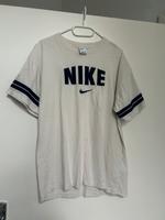 Nike Herren T-Shirt Weiß mit Logo und Streifen in Blau Hessen - Wiesbaden Vorschau