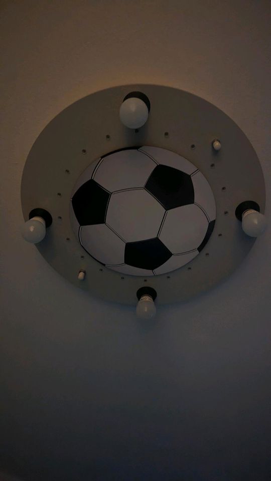 Kinderzimmerlampe Fußball mit Nachtlichtfunktion inkl. LED Birnen in München