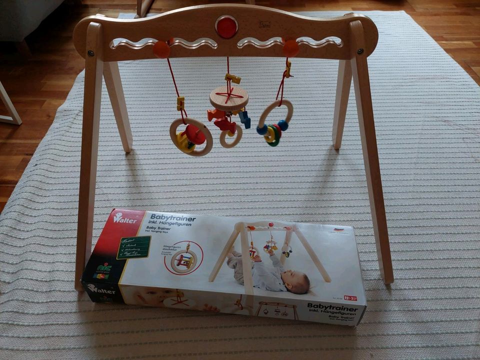 Babytrainer / Spielbogen von Walter aus Holz in Berlin