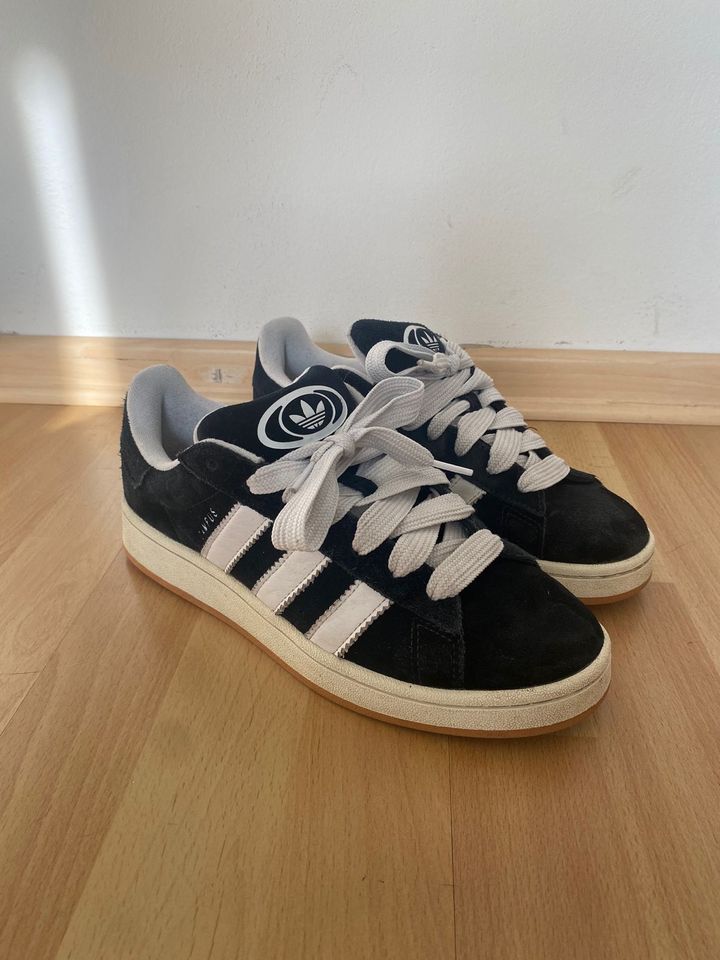 Adidas Original 00s Schwarz Gr. 42 2/3 in Hamburg