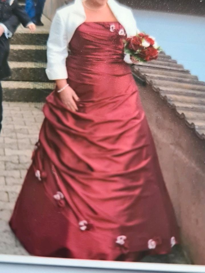 Rotes Brautkleid mit allem was dazu gehört Größe 42 in Bad Kreuznach