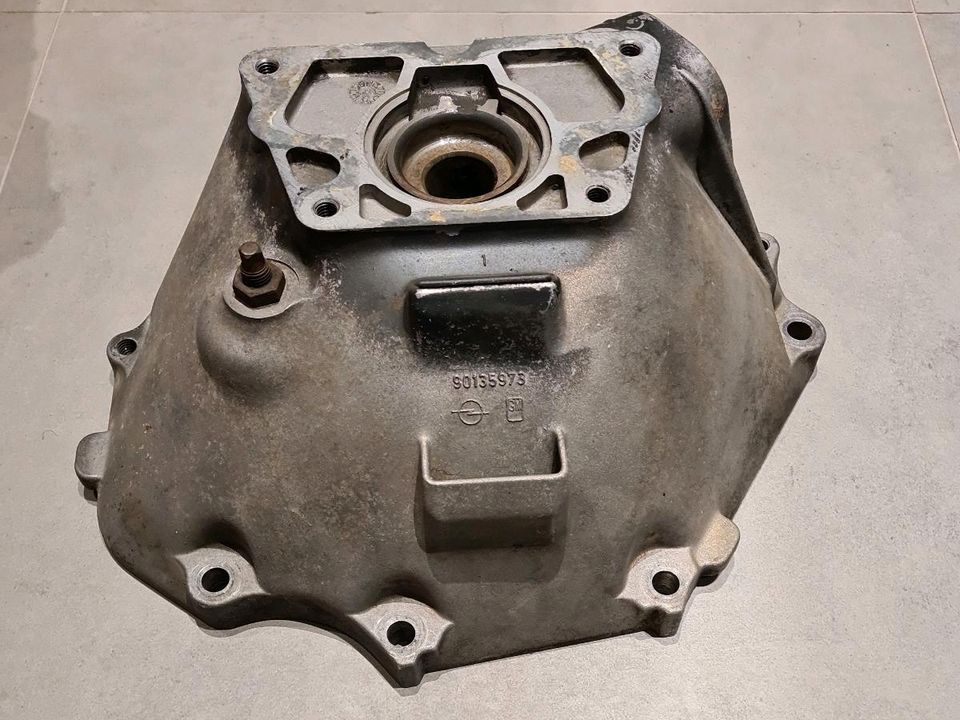 Getriebe Glocke Opel GM 90135973 in Mettlach