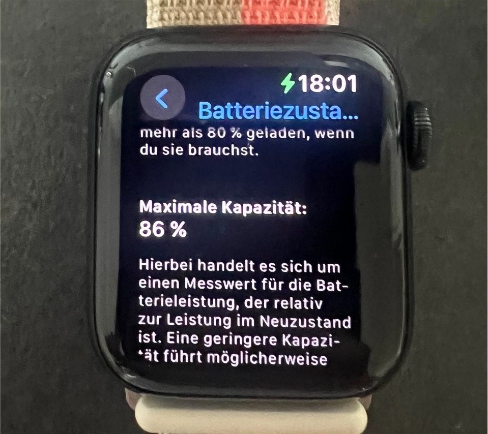 Apple Watch SE 2te Generation (40mm) + Zubehör in Nauroth