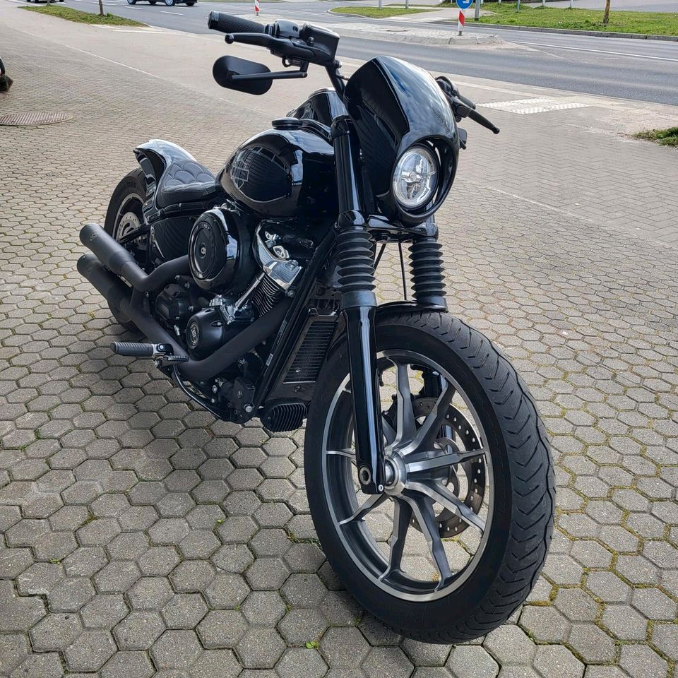Harley Davidson Softail M8 Low Rider Street Bob Umbau  Black 107 in Berlin