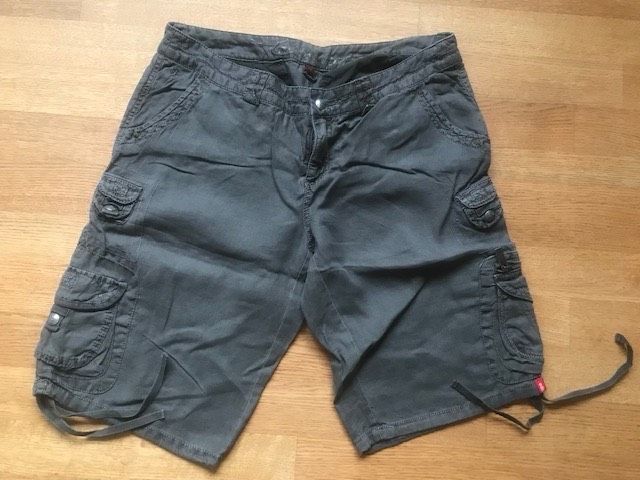 Leinenshorts von Esprit, khaki, Gr. 42 in Liederbach