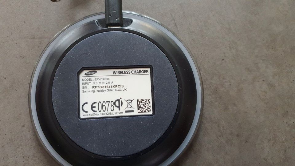 2 Stück Samsung Wireless Charger EP-PG920 in Leipzig