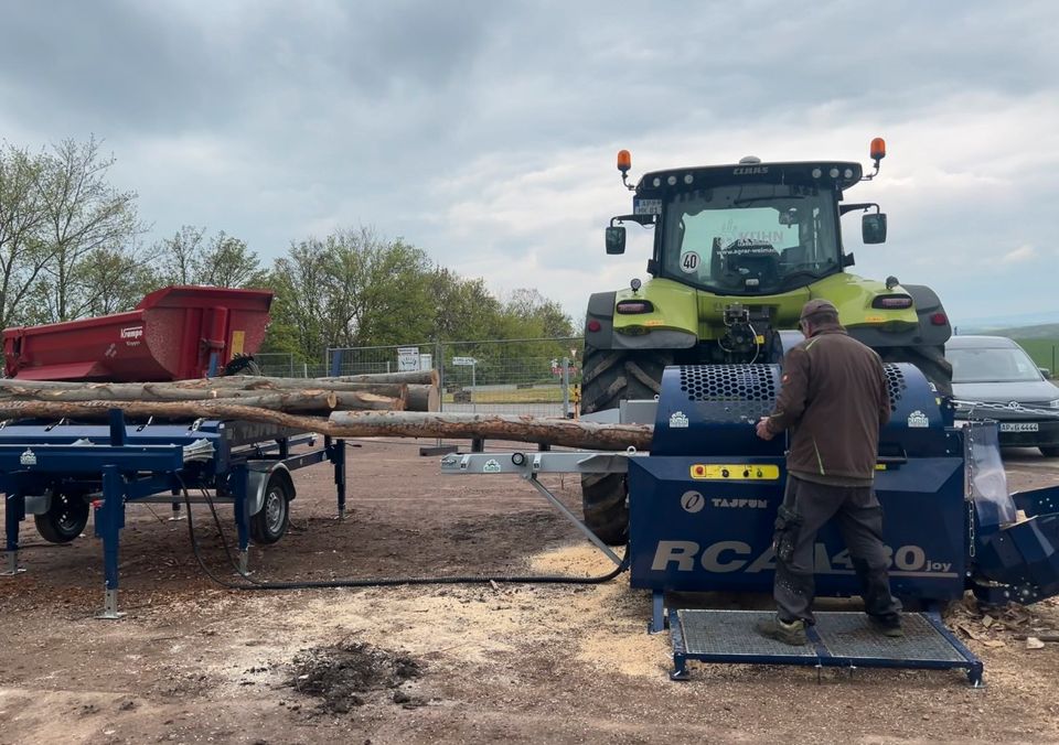 Lohnspalten Holz Brennholz Minibagger Kegelspalter Kaminholz in Weiden b Weimar Thür