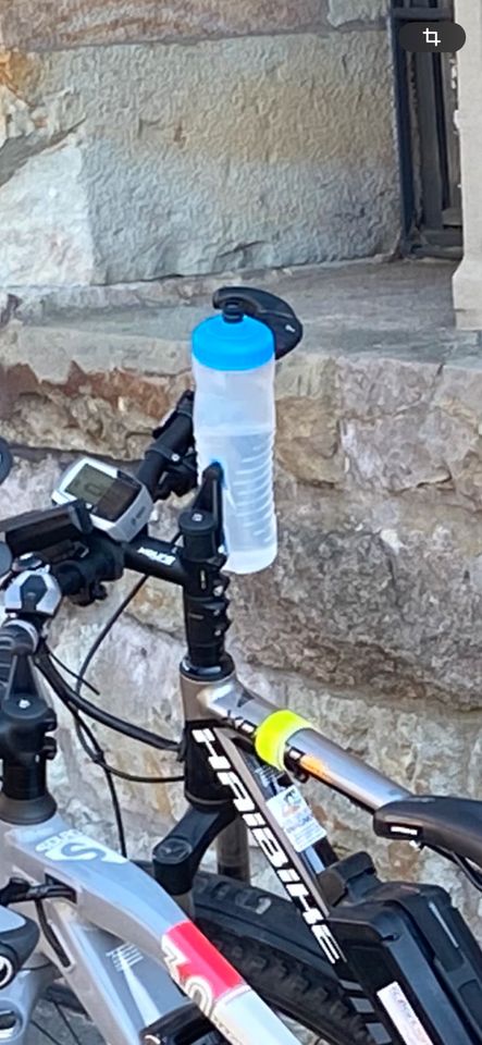 Fahrradtrinkflasche mit Halterung für den Lenker in Weinheim