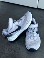 Nike Sneaker Turnschuhe Gr 31 Running lila Flieder Hessen - Seligenstadt Vorschau