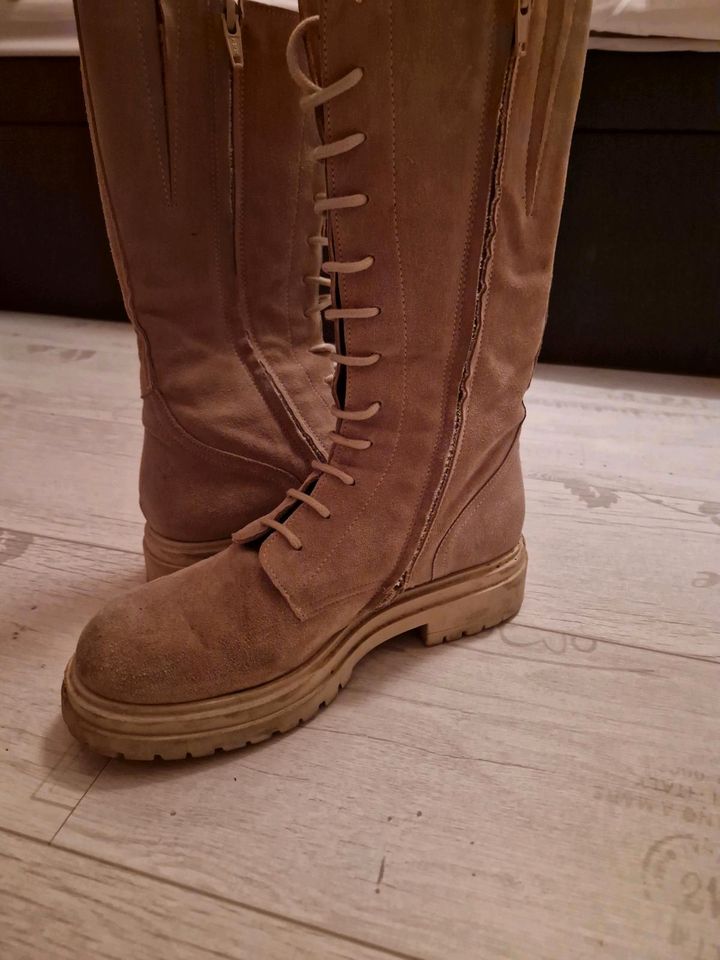 Boots beige in Eisenhüttenstadt