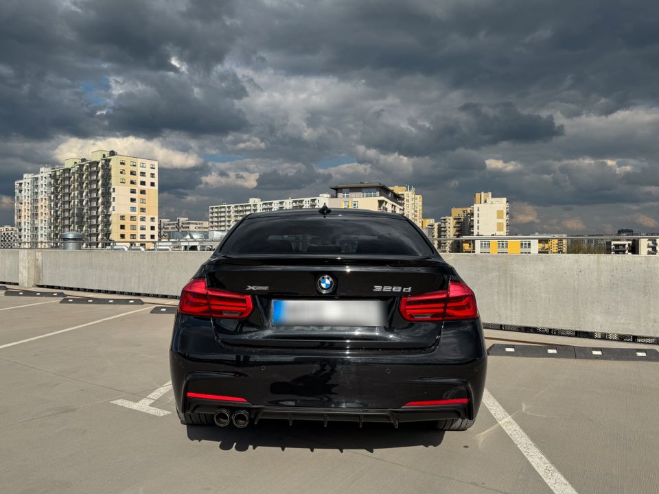BMW 320d xDrive M-Performance/Kamera/Adaptive-LED/Carplay in Berlin