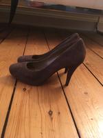 Geox 37 wie NEU Veloursleder braun Echt-Leder High Heels Pumps Hamburg-Nord - Hamburg Eppendorf Vorschau