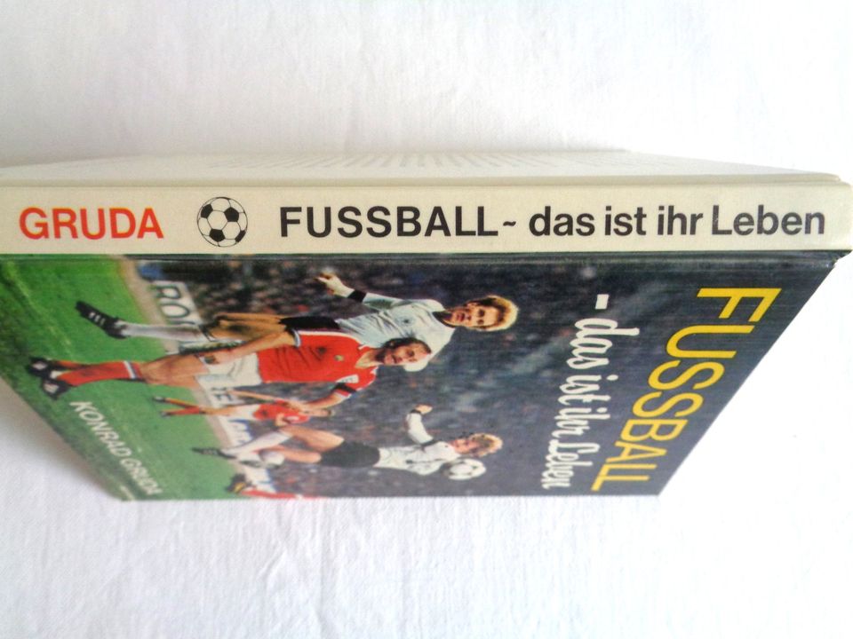 KONRAD GRUDA " FUSSBALL DAS IST IHR LEBEN " 1980 J ab 10 in Amberg