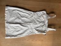 Weißes Kleid von Bershka Größe M mit Gürteltasche Hessen - Karben Vorschau