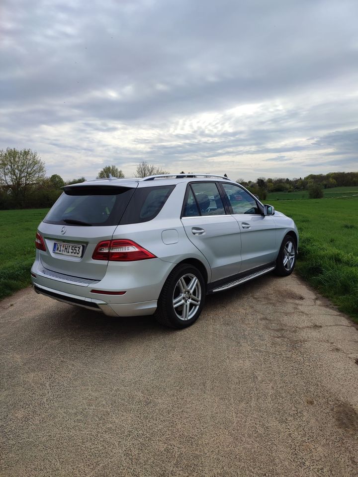 Mercedes-Benz ML 350 CDI~AMG~Pano~Distr.~Luftf.~Designo~Kamera~ in Wiesbaden