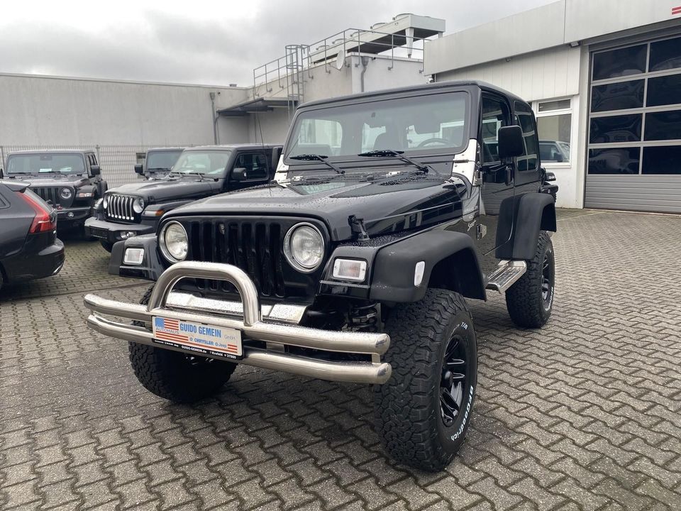 Jeep Wrangler Sport 4.0 4x4 33" Reifen, viele Neuteil in Krefeld