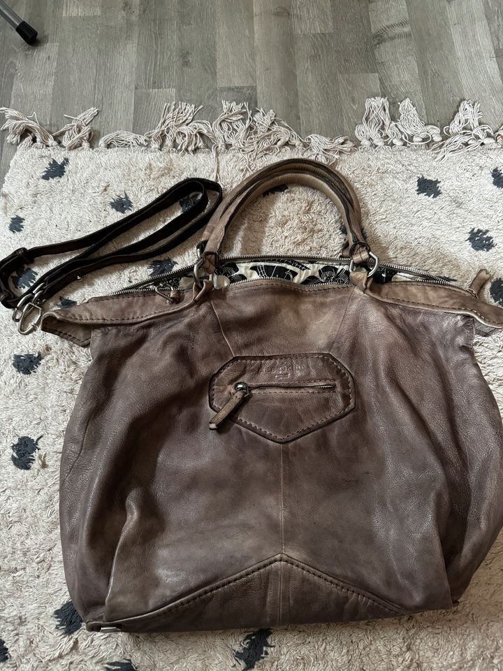 Liebeskind Handtasche echt Leder sehr groß ( Weekend) in Vettweiß