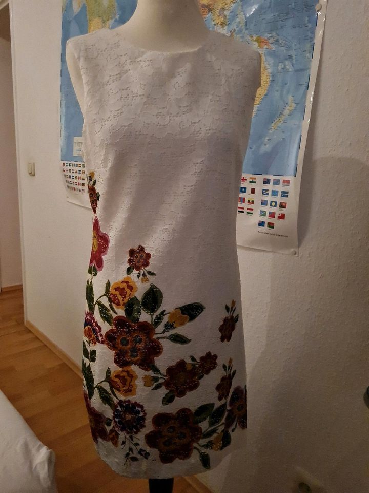 DESIGUAL schönes Kleid Lochmuster weiß/bunt Blumendesign Gr.42 in Hessen -  Bad Homburg | eBay Kleinanzeigen ist jetzt Kleinanzeigen