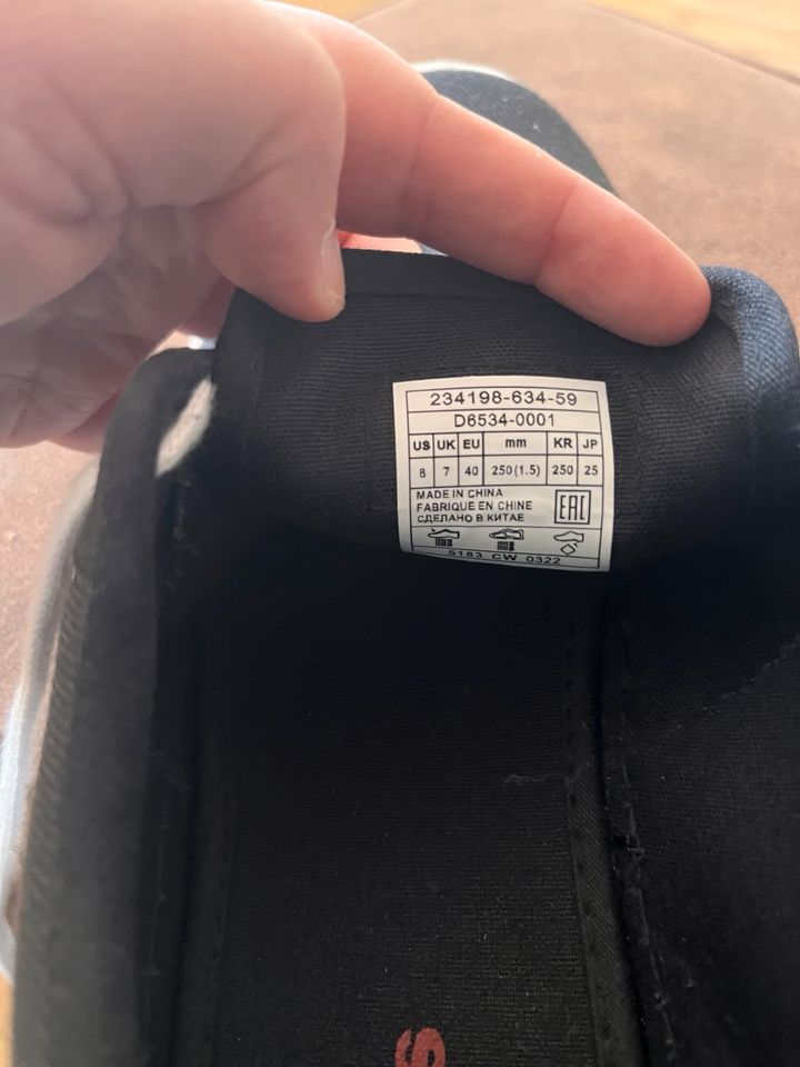 Sommerschuh von Levi’s, 40 in Borken