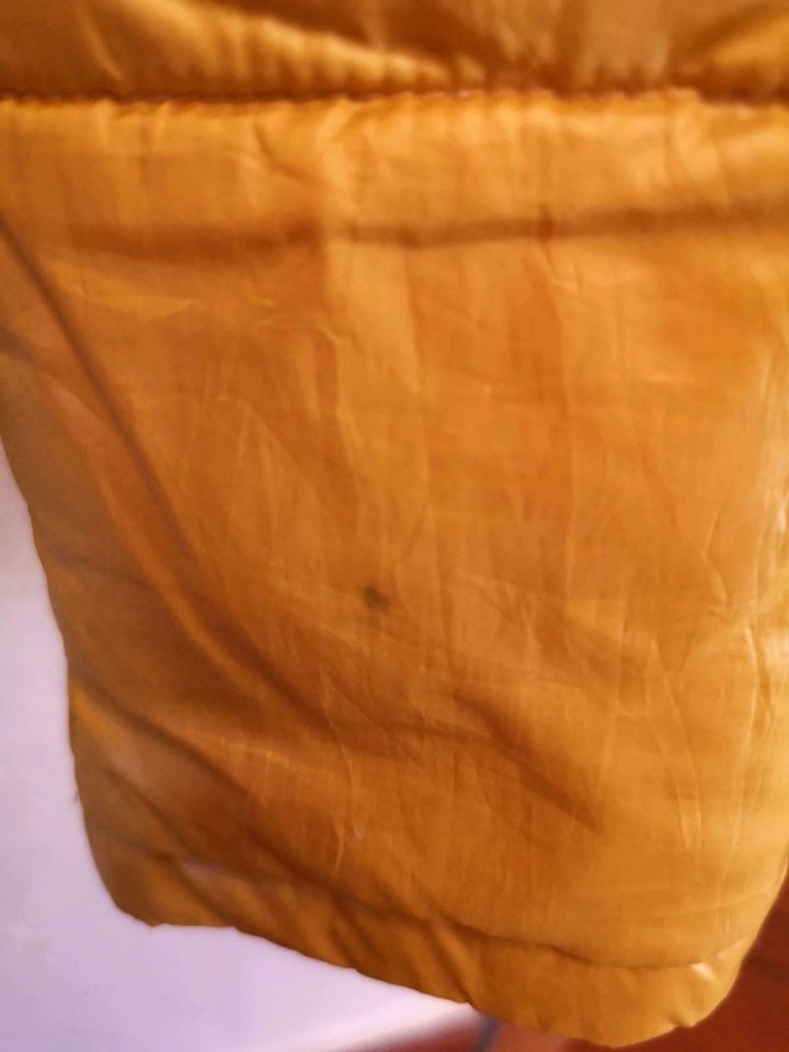 Gefütterte leichte Steppjacke (Größe 36, gelb) in Schöngeising