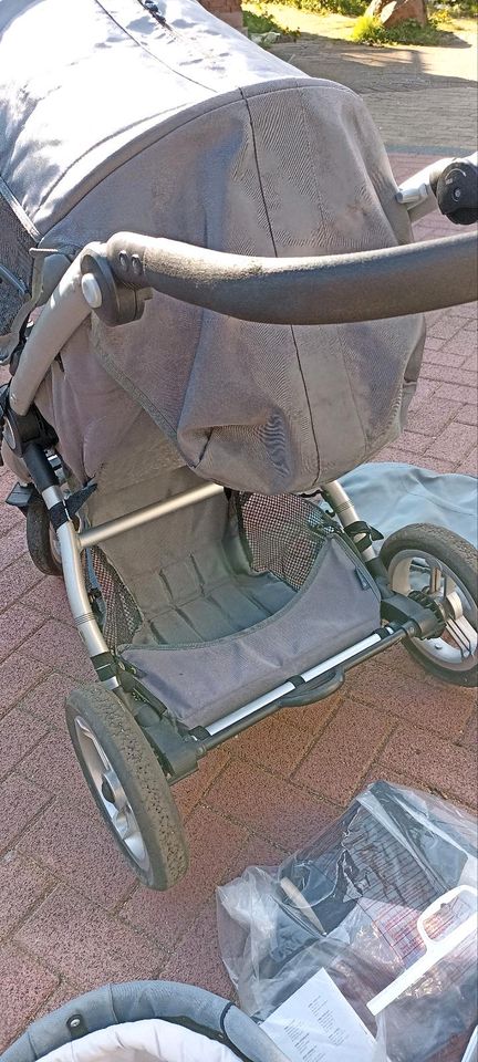 Auto Babyschale Maxi Cosi + Kinderwagen mutsy trans range in Bordesholm